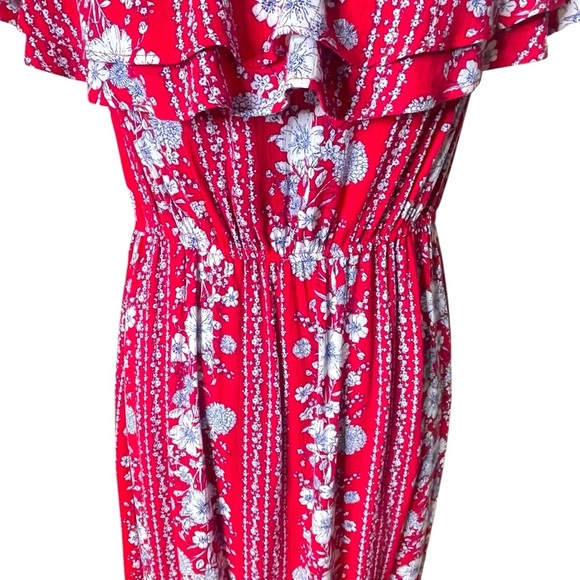 Forever 21 Red and White Floral Dress
Red floral maxi dress size L - Picture 9 of 13